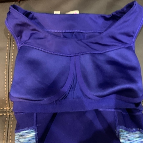 Athleta top with built in bra - Picture 6 of 6